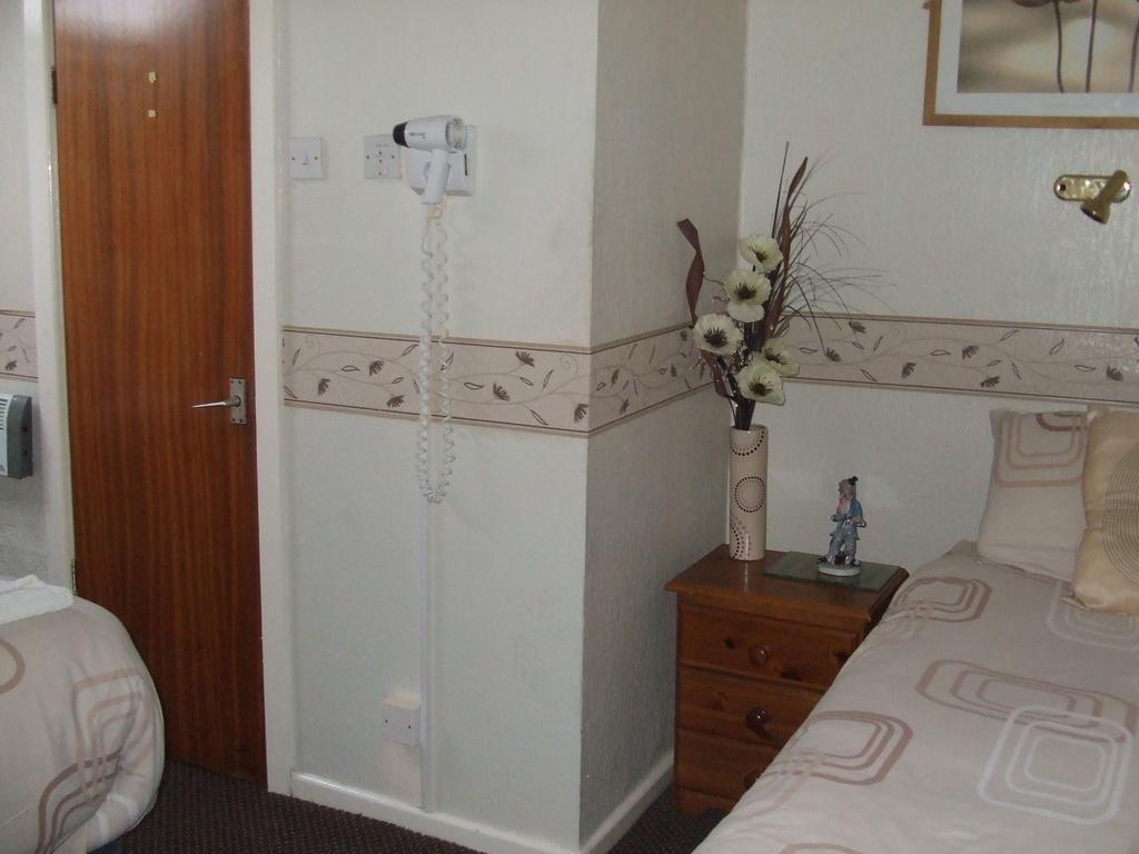 Fern Villa Hotel room 2