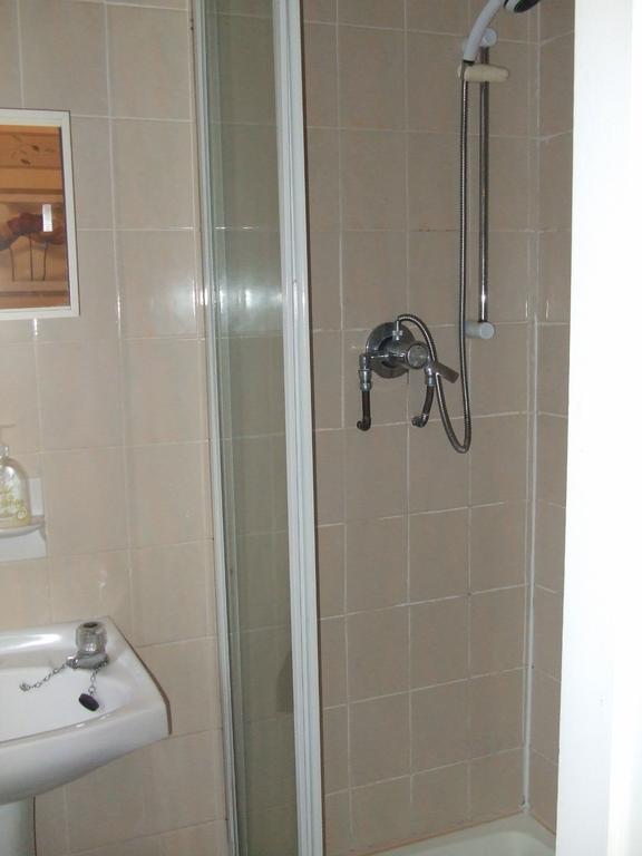 Fern Villa Hotel room 4